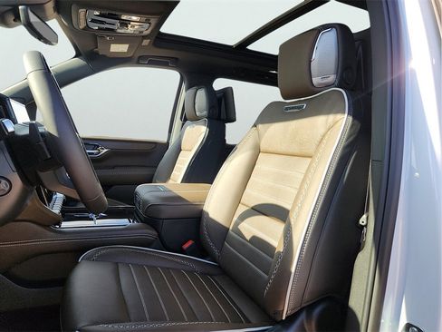 New 2026 GMC Yukon XL Denali Ultimate w/ LPO, Illumination Package image 17