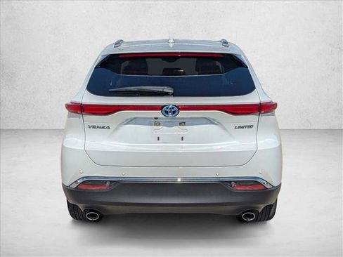 Used 2024 Toyota Venza Limited image 6