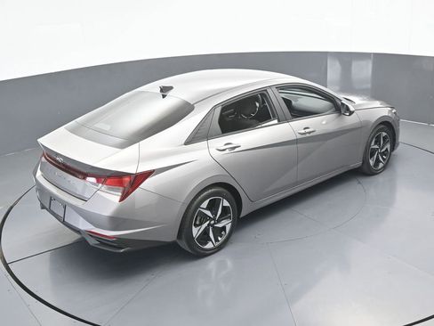 Used 2023 Hyundai Elantra SEL w/ Convenience Package image 48