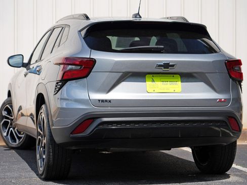 Used 2025 Chevrolet Trax RS FWD image 5
