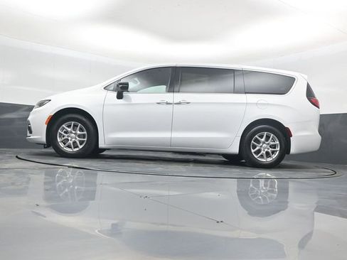 New 2026 Chrysler Pacifica Select FWD image 44