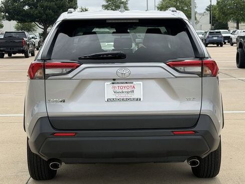 Used 2025 Toyota RAV4 XLE FWD image 5