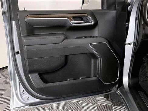 Used 2025 Chevrolet Silverado 1500 LT image 24