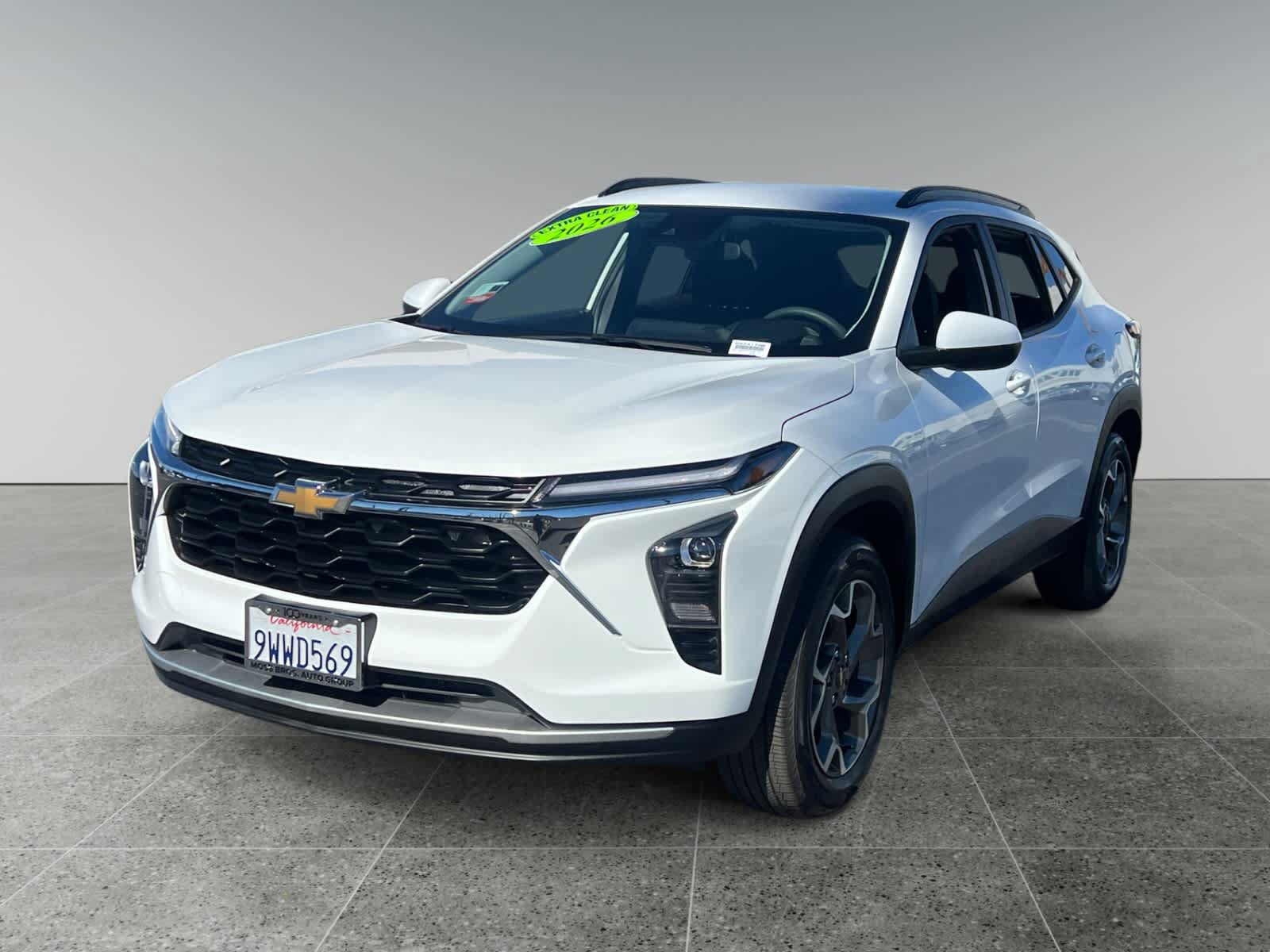 Used 2026 Chevrolet Trax LT FWD image 1