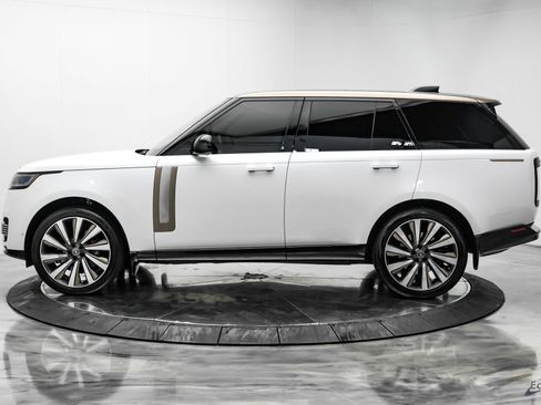 Used 2024 Land Rover Range Rover SV AWD/4WD image 7