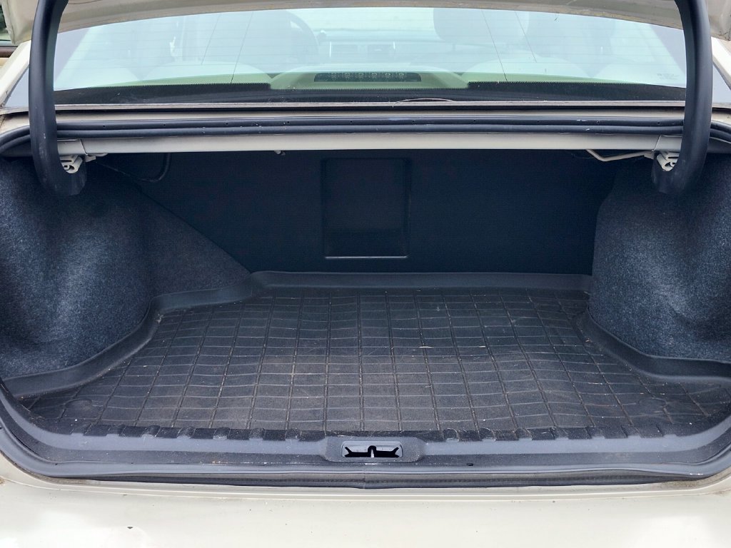 Used 2011 Buick Lucerne CX FWD image 28