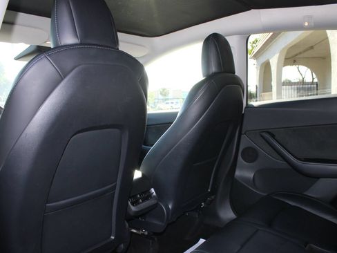 Used 2022 Tesla Model Y Performance AWD/4WD image 13