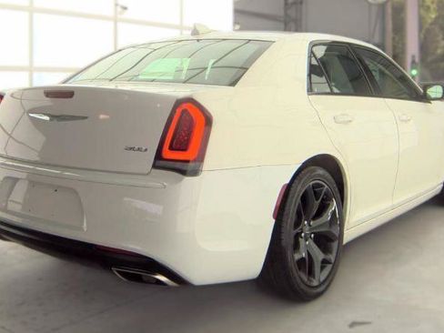 Used 2018 Chrysler 300 Touring w/ Sport Appearance Package RWD image 6