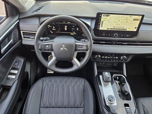 Used 2025 Mitsubishi Outlander SEL image 17