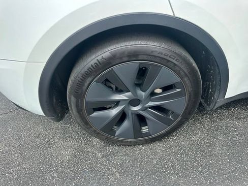 Used 2025 Tesla Model Y Long Range RWD image 20