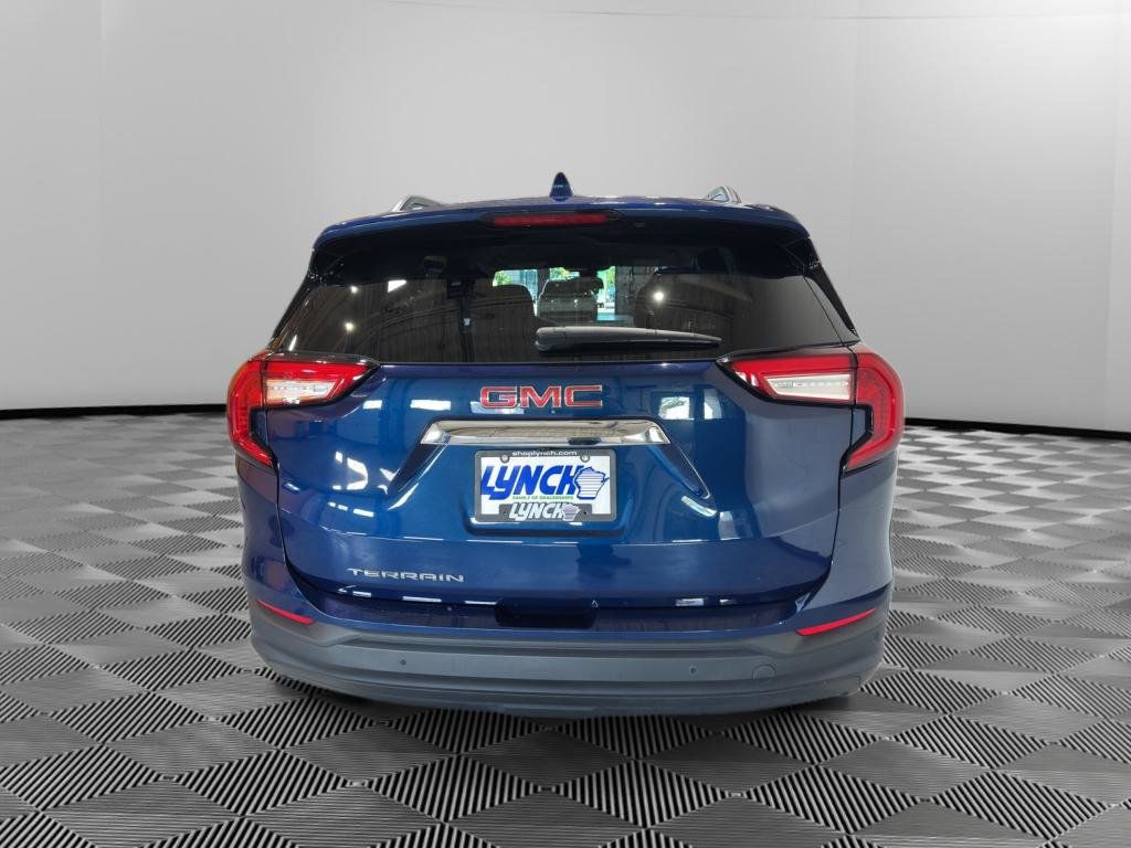 Used 2023 GMC Terrain SLE w/ Driver Convenience Package FWD image 4