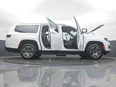 Used 2024 Jeep Wagoneer L Series II w/ Flexible Seating Group AWD/4WD image 61