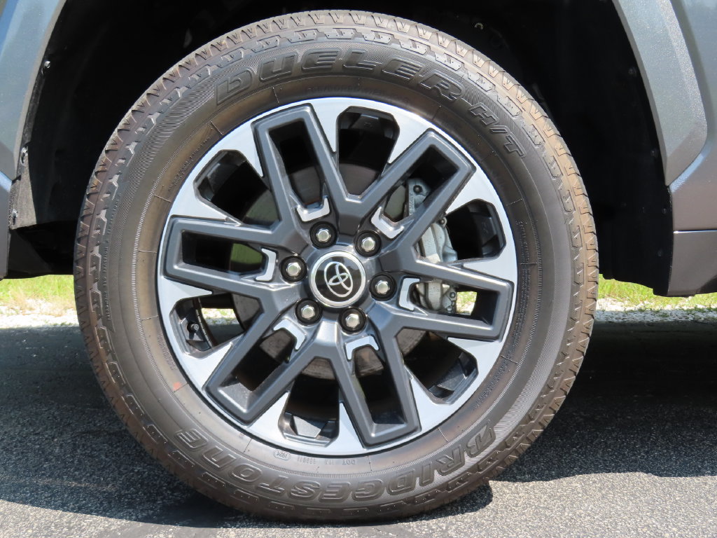 Used 2024 Toyota Tundra Limited AWD/4WD image 15
