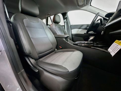 Used 2025 Chevrolet Trax LT w/ LT Convenience Package FWD image 28