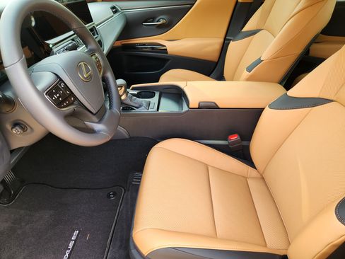 New 2025 Lexus ES 350 w/ Premium Package image 8