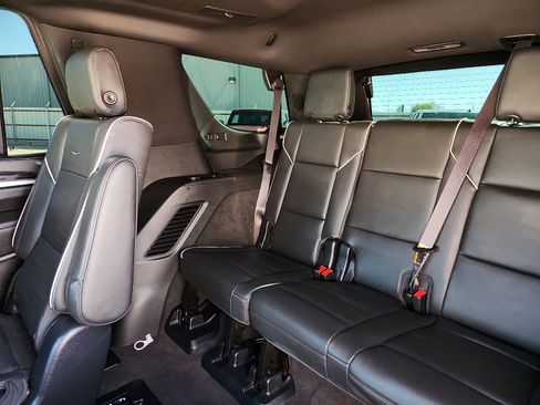 Used 2025 Cadillac Escalade Premium Luxury image 9