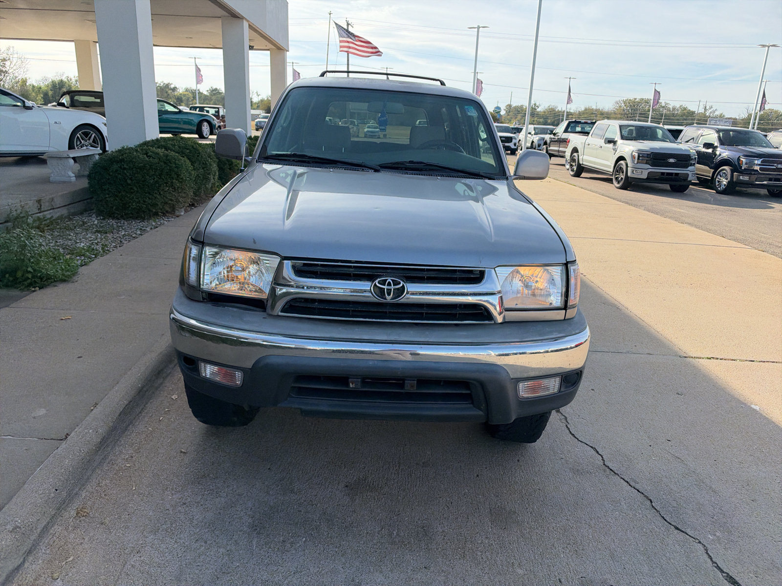 Used 2002 Toyota 4Runner SR5 RWD image 3