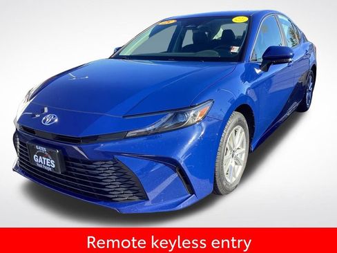 Used 2025 Toyota Camry LE image 5