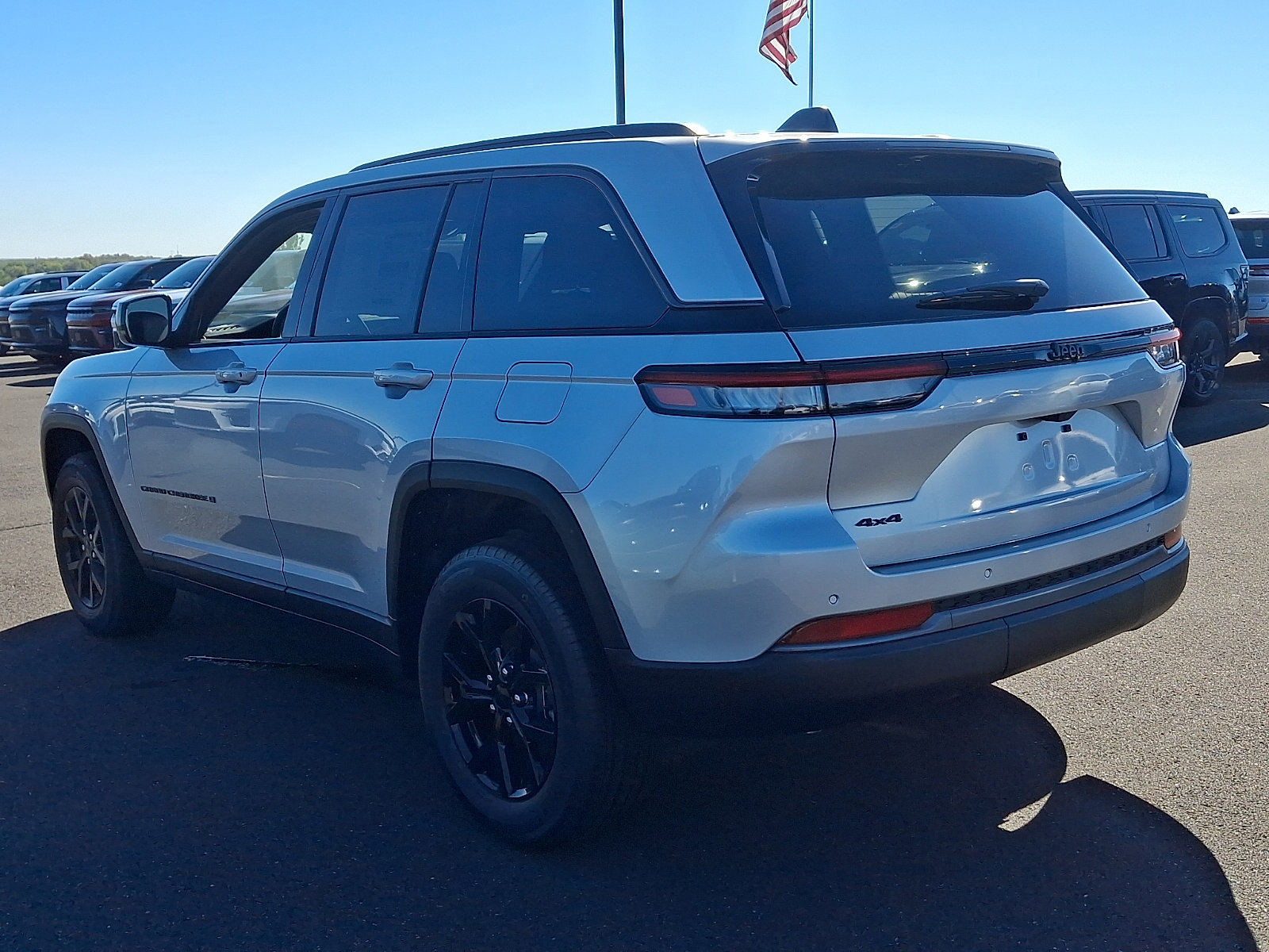 New 2026 Jeep Grand Cherokee Altitude AWD/4WD image 3
