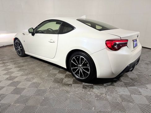 Used 2017 Toyota 86 860 Special Edition RWD image 4