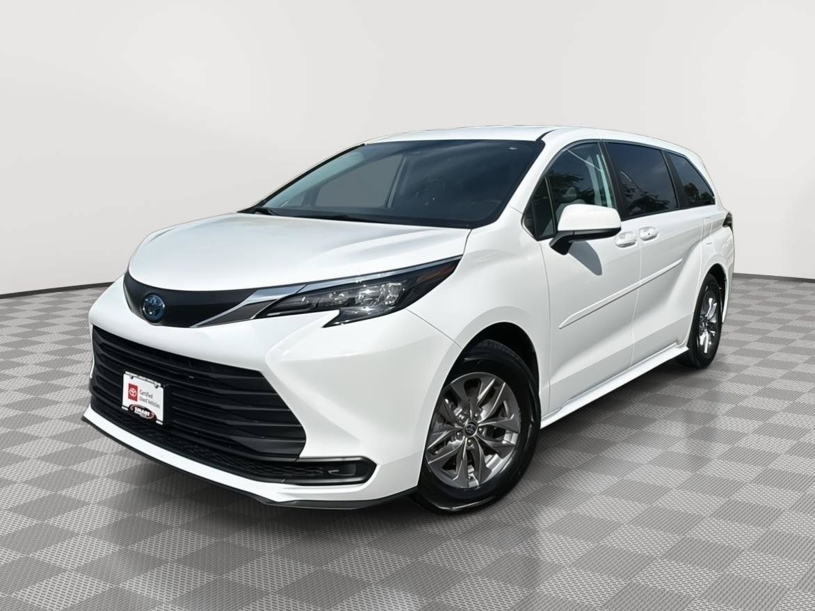 Used 2024 Toyota Sienna LE AWD/4WD image 1