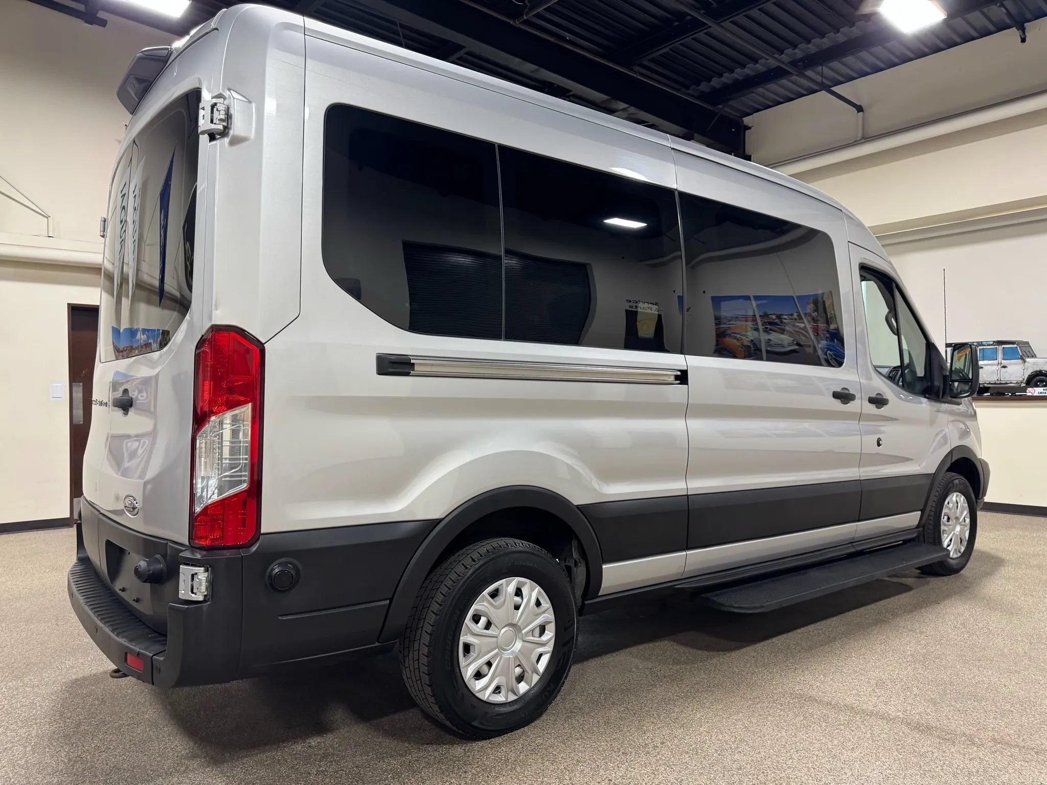 Used 2019 Ford Transit 250 148 Medium Roof RWD image 17
