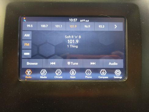 Used 2020 Jeep Cherokee Latitude Plus FWD image 25