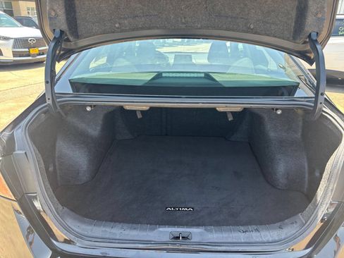 Used 2025 Nissan Altima 2.5 SV FWD image 30