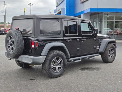 Used 2018 Jeep Wrangler Unlimited Sport S image 3