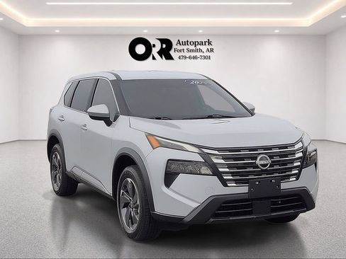Used 2025 Nissan Rogue SV FWD image 1