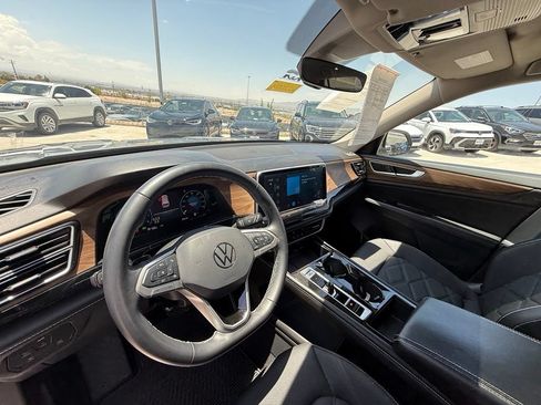 Used 2024 Volkswagen Atlas SE w/ Panoramic Sunroof Package FWD image 14