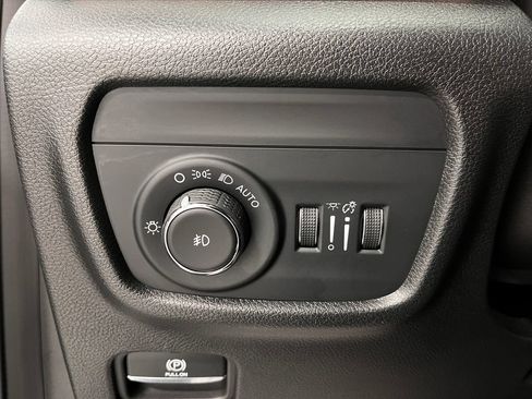 Used 2023 Jeep Grand Cherokee L Limited AWD/4WD image 34