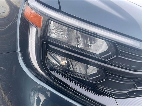 Used 2025 Ford Expedition Active image 24