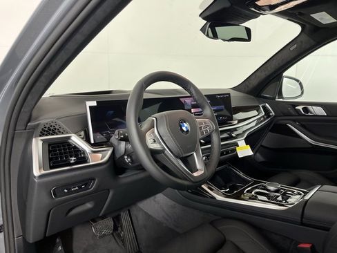 New 2026 BMW X7 xDrive40i w/ Premium Package image 9