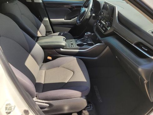 Used 2023 Toyota Highlander LE image 11