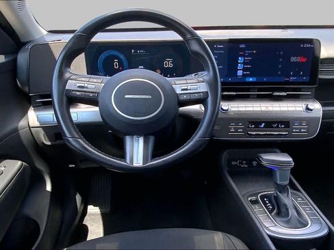 Used 2025 Hyundai Kona SEL AWD/4WD image 6