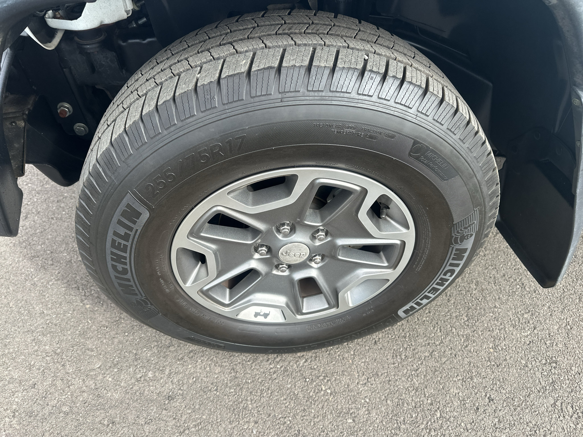 Used 2015 Jeep Wrangler Rubicon w/ Connectivity Group AWD/4WD image 9