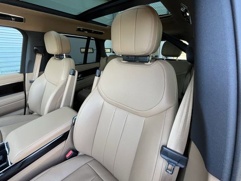 Used 2026 Land Rover Range Rover SE image 14