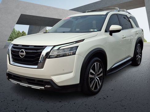 Used 2023 Nissan Pathfinder Platinum w/ Cargo Package AWD/4WD image 3
