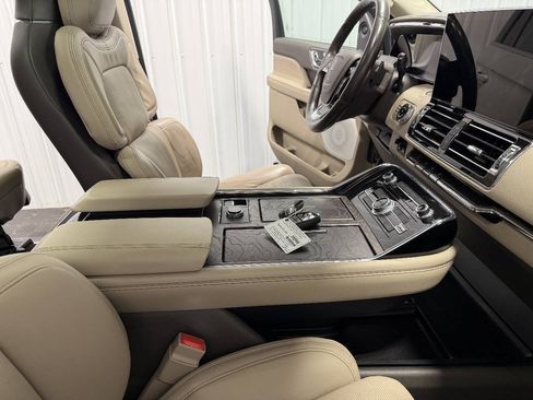 Used 2022 Lincoln Navigator L Reserve AWD/4WD image 23