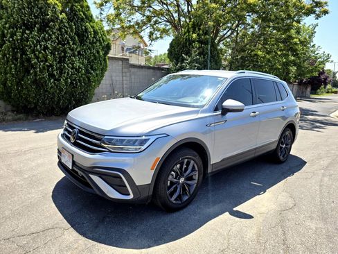 Used 2022 Volkswagen Tiguan SE image 1