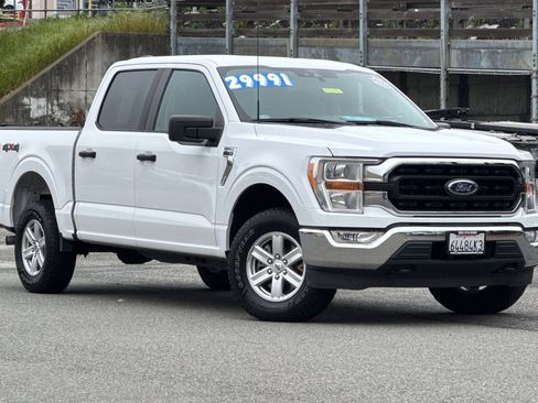Used 2021 Ford F150 XLT image 2