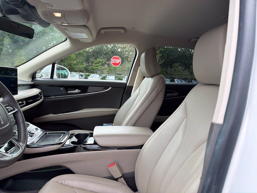 Used 2022 Lincoln Nautilus FWD image 18