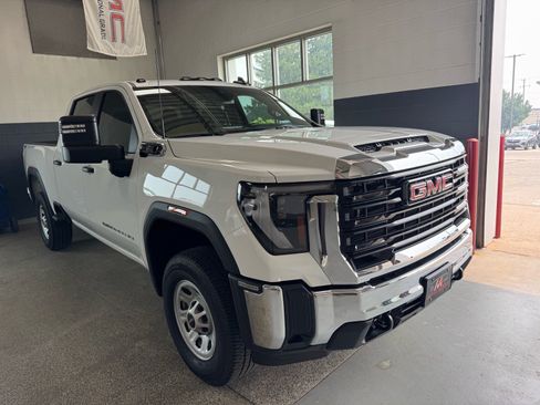 Used 2025 GMC Sierra 2500 Pro w/ Convenience Package AWD/4WD image 3