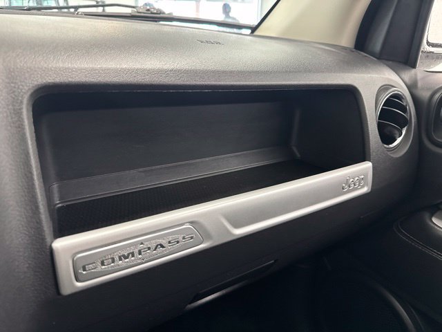 Used 2017 Jeep Compass Latitude AWD/4WD image 40