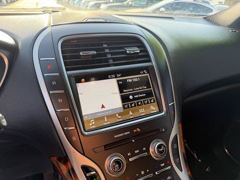 Used 2017 Lincoln MKX Reserve w/ Lincoln MKX Climate Package FWD image 40