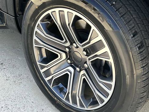 Used 2024 Jeep Wagoneer Series II w/ Flexible Seating Group image 12