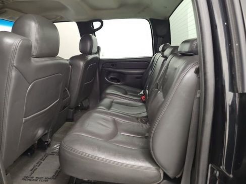 Used 2004 GMC Sierra 2500 SLT w/ Heavy-Duty Power Package image 25