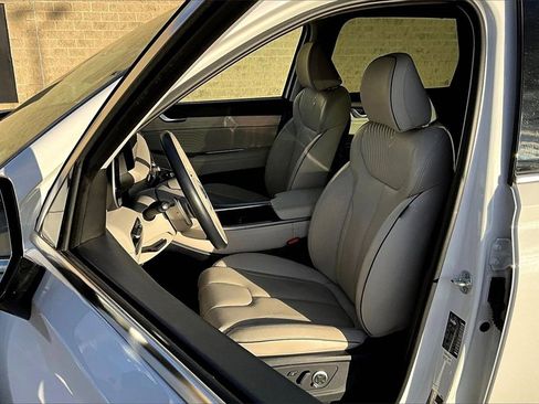 Used 2024 Hyundai Palisade Calligraphy image 24