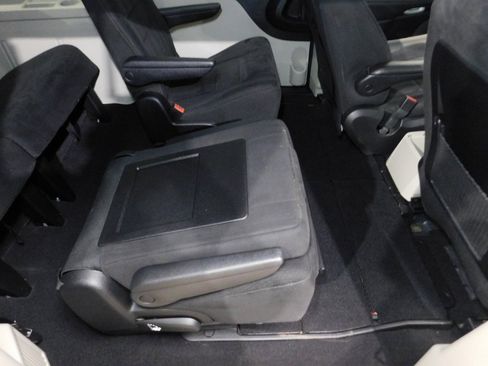 Used 2011 Dodge Grand Caravan SXT image 81